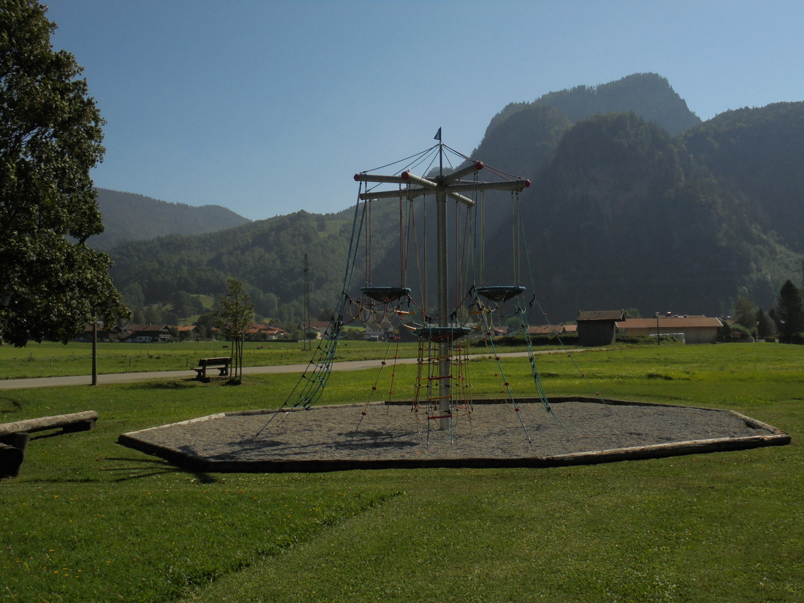 großer Spielplatz ca. 600 m entfernt