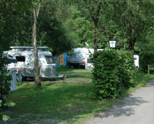 Wohnmobil-_und_Caravanplatz_Litzelau